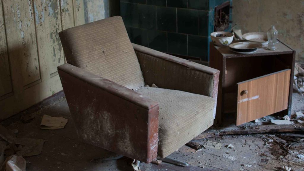 How-to-Get-Rid-of-Your-Old-Sofas-&-Couches-on-readcrazy