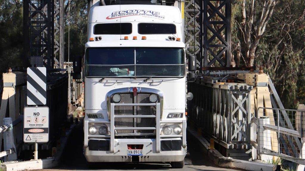 Highway-Heroics-Expert-Tips-For-Safe-And-Stress-Free-Trucking-on-readcrazy